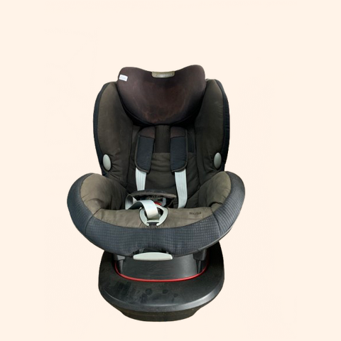 Maxi-Cosi Child car seat in black and gray fabric.